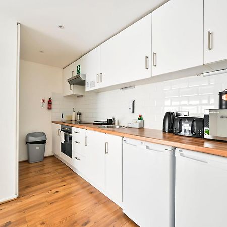 Lovely 2-Bed, Sleeps 6, Near Stratford Station & Abba Voyage, London Exterior foto